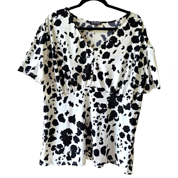 Poof New York Western Cow Print Black & White Stretchy Vneck Blouse Flowy - Picture 2 of 9